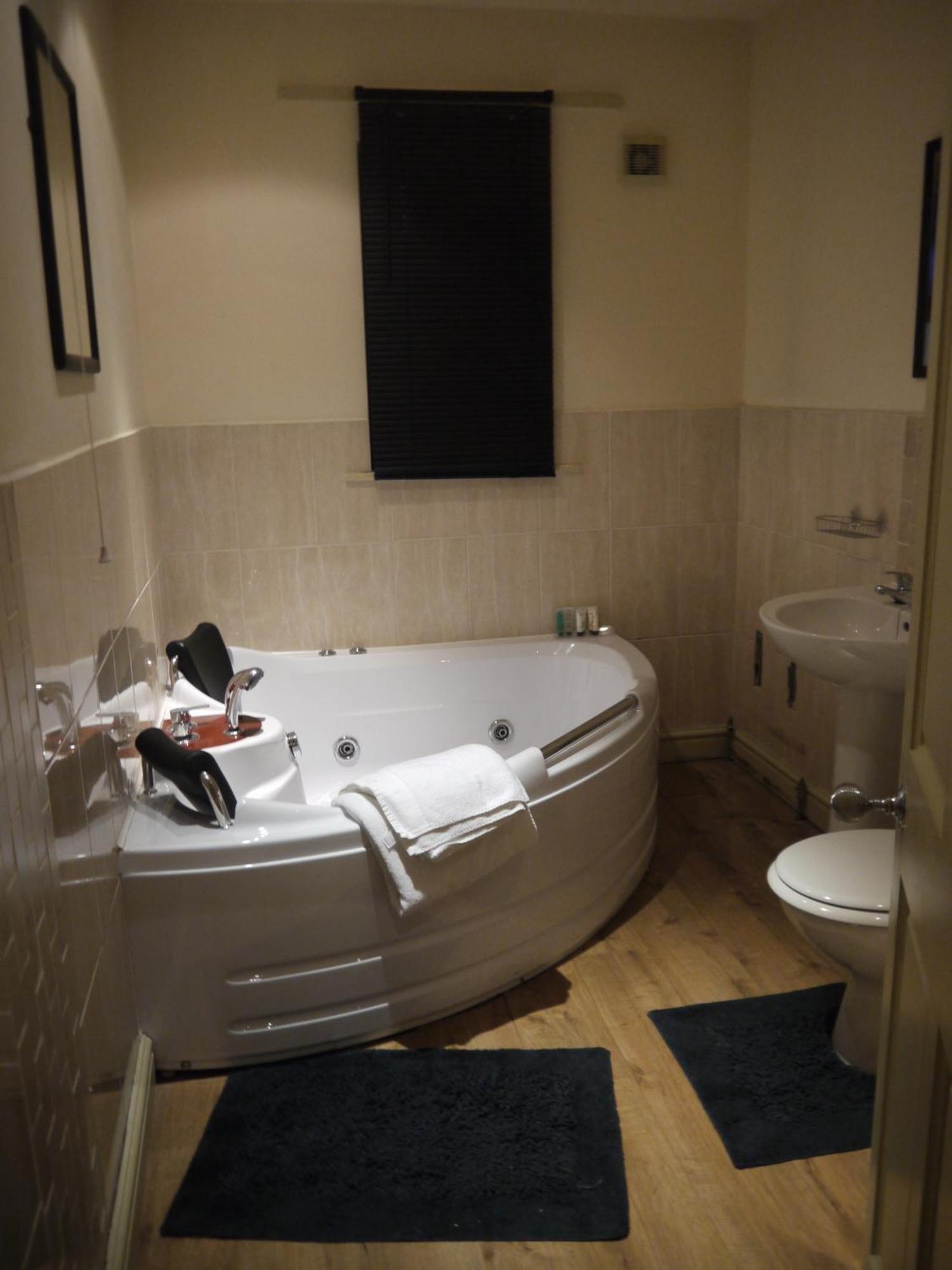 Dimple Well Lodge Hotel Wakefield Ngoại thất bức ảnh